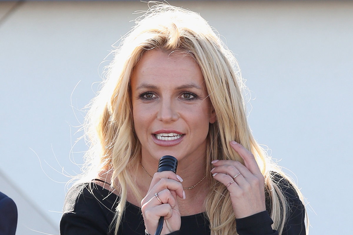 Britney Spears reportedly triggers police response after lighting a cigarette on flight